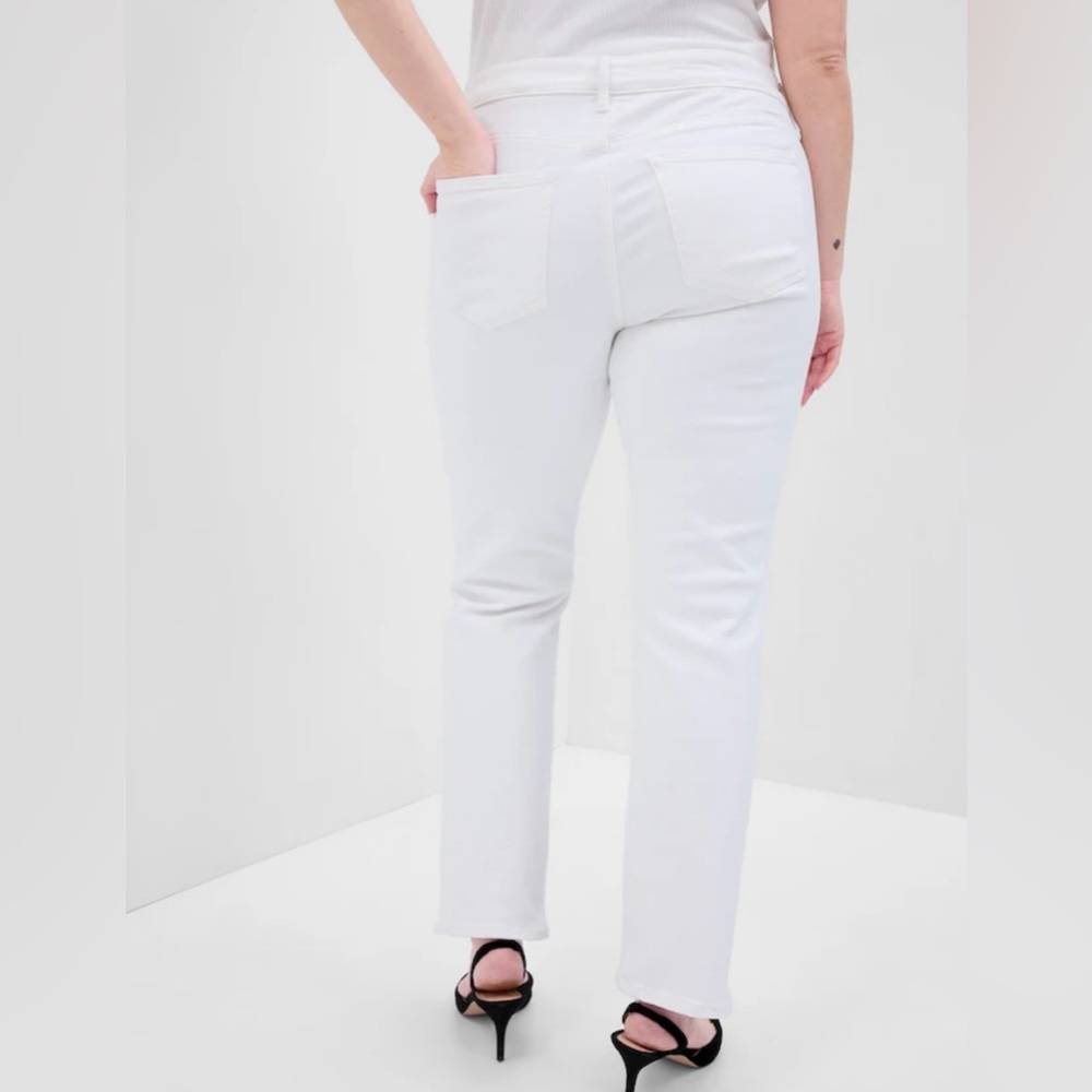 Gap Real Straight Jeans, size 32 waist, color white.